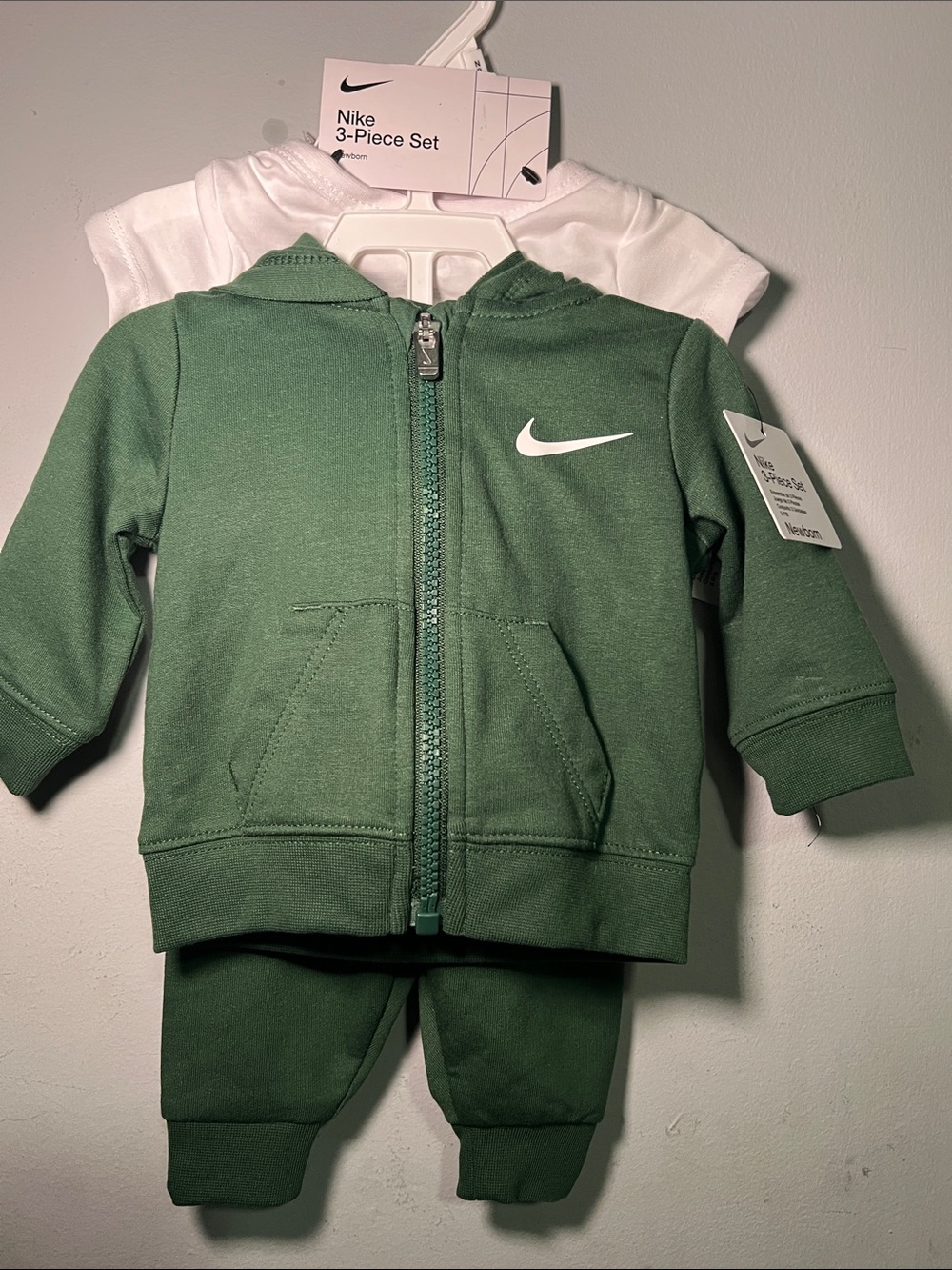 Nike Baby 3-Piece Set in Green & White